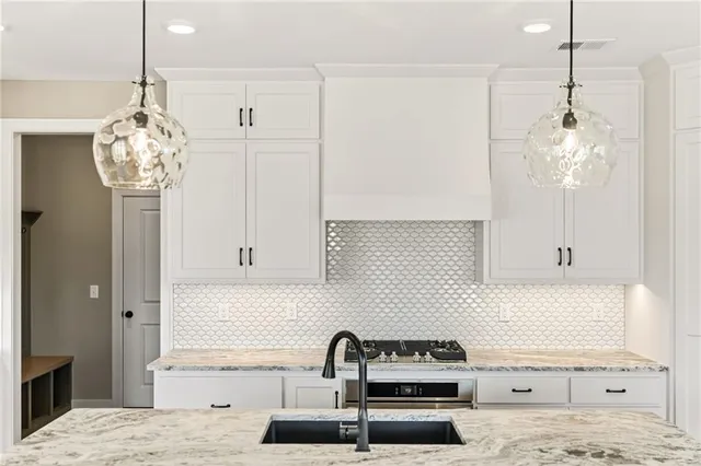 $699,999 | 7620 North Booth Avenue, Kansas City, MO 64138