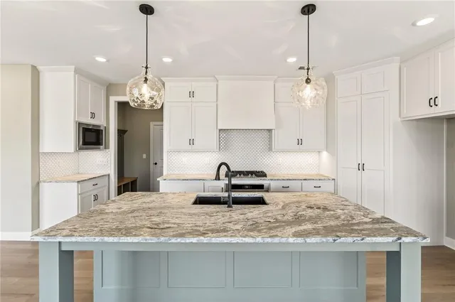 $699,999 | 7620 North Booth Avenue, Kansas City, MO 64138