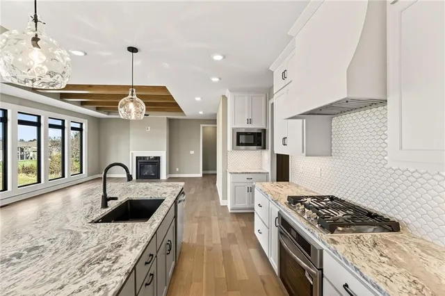 $699,999 | 7620 North Booth Avenue, Kansas City, MO 64138