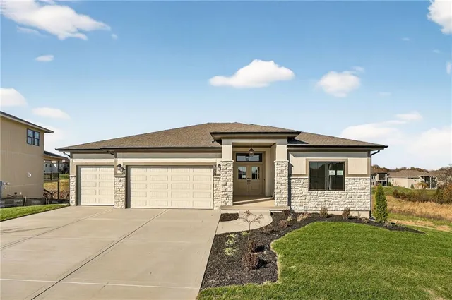 $699,999 | 7620 North Booth Avenue, Kansas City, MO 64138