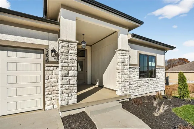 $699,999 | 7620 North Booth Avenue, Kansas City, MO 64138