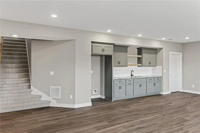 $699,999 | 7620 North Booth Avenue, Kansas City, MO 64138