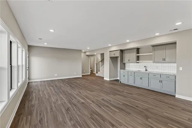 $699,999 | 7620 North Booth Avenue, Kansas City, MO 64138