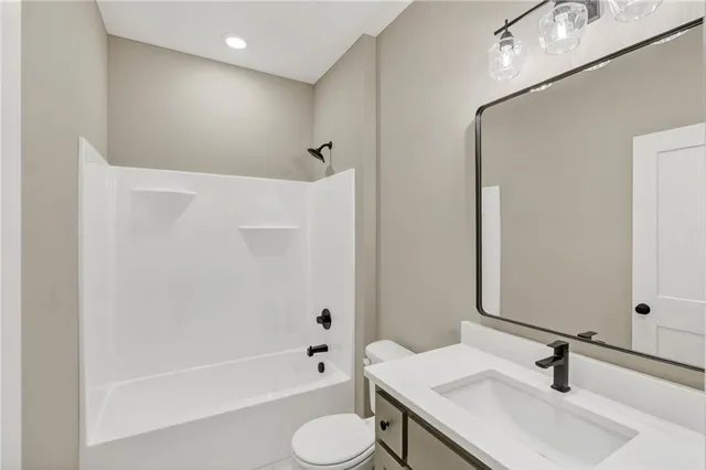 $699,999 | 7620 North Booth Avenue, Kansas City, MO 64138