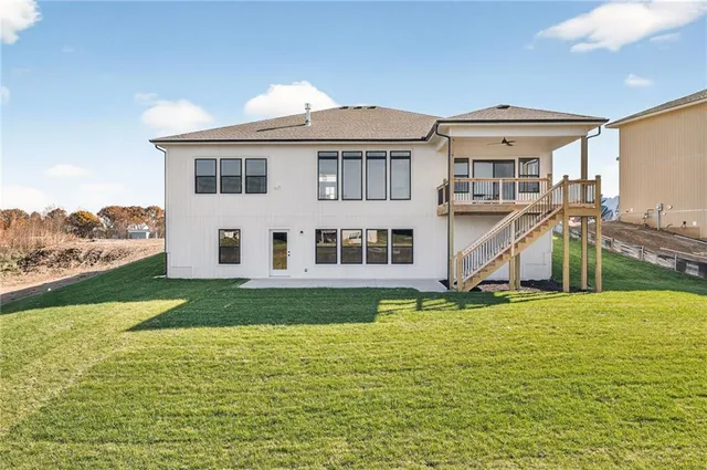 $699,999 | 7620 North Booth Avenue, Kansas City, MO 64138