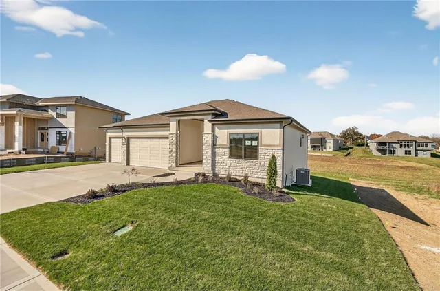 $699,999 | 7620 North Booth Avenue, Kansas City, MO 64138