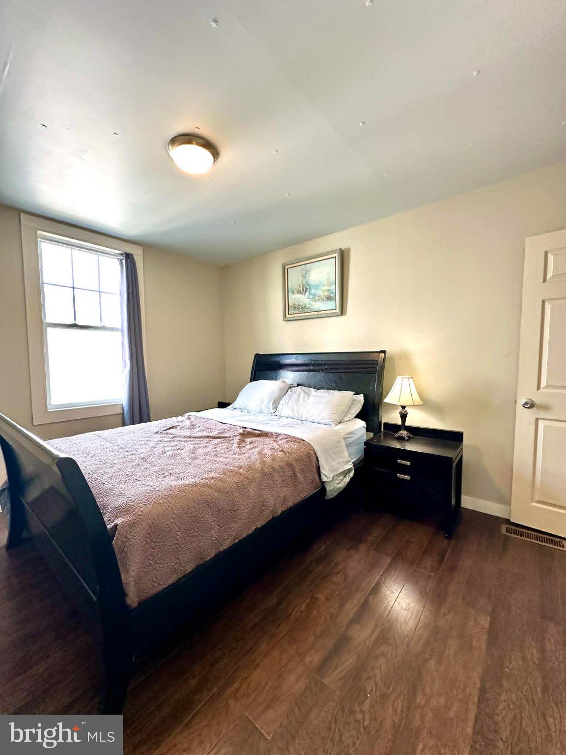 1209 Peters Street Philadelphia, PA 19147 - Photo 8 of 13 Cozy bedroom with natural light.