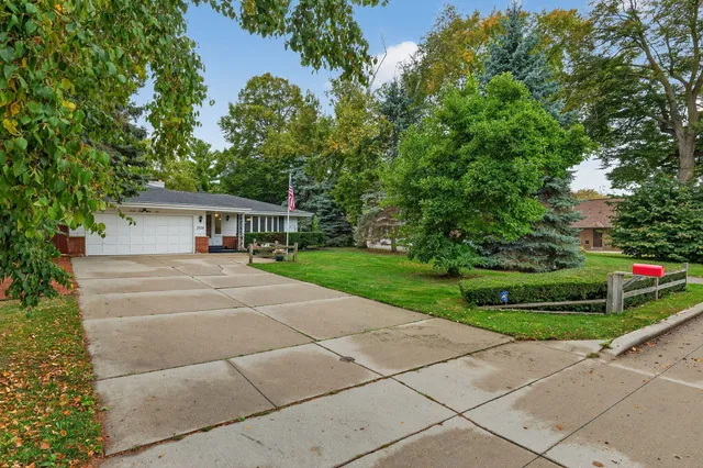 $395,000 | 2139 East Leroy Avenue, St. Francis, WI 53235