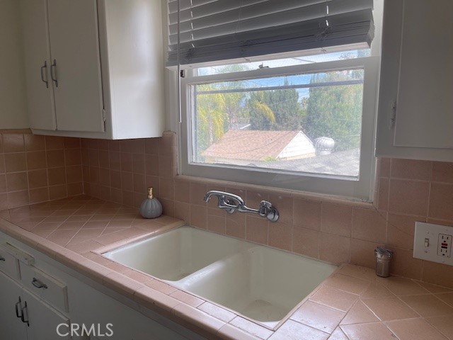 14225 Riverside Drive Sherman Oaks, CA 91423 - Photo 8 of 15 a bathroom with a bathtub and a sink
