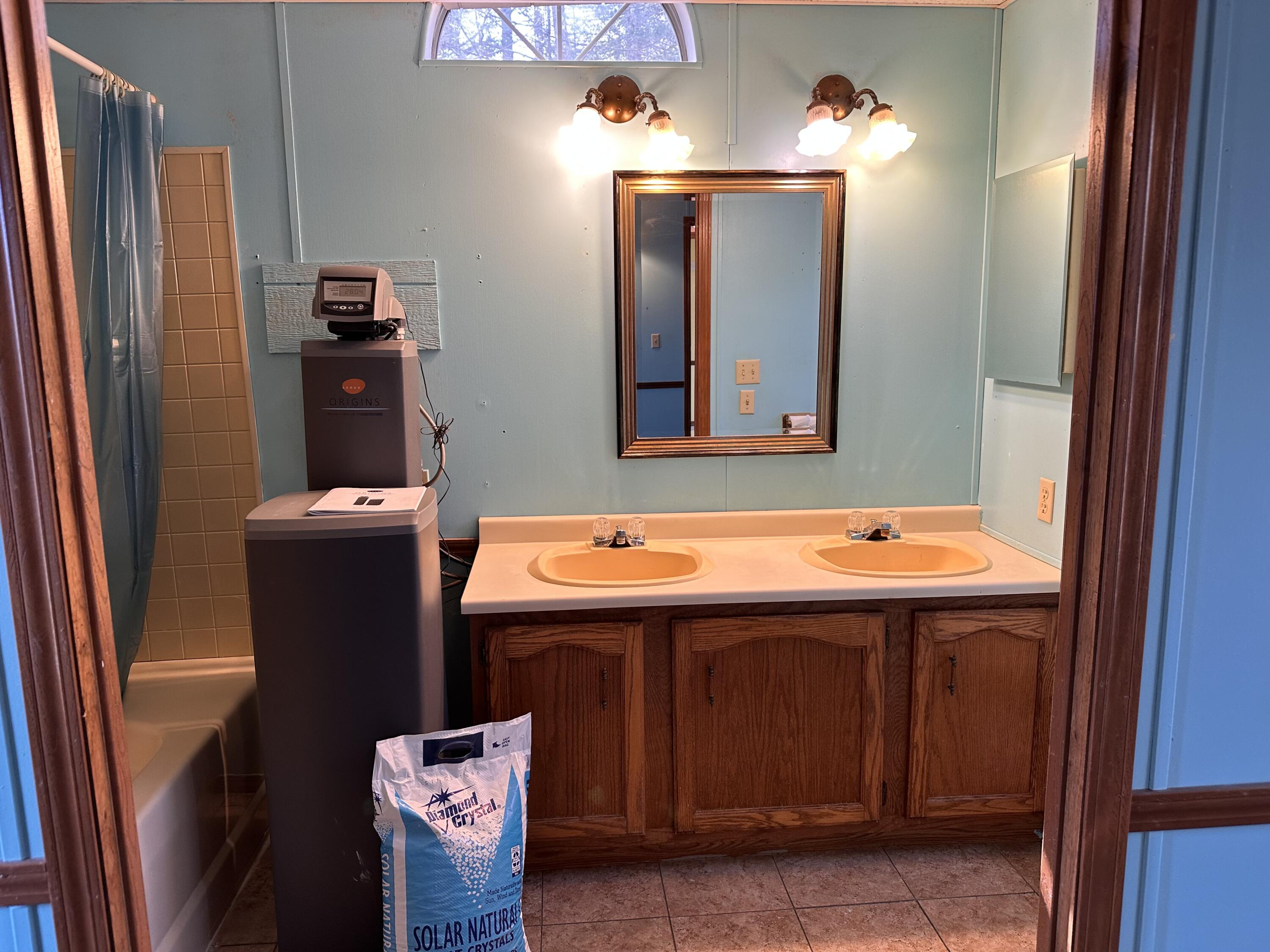 881 Middle Road Sabattus, ME 04280 - Photo 28 of 37 Primary bedroom bathroom