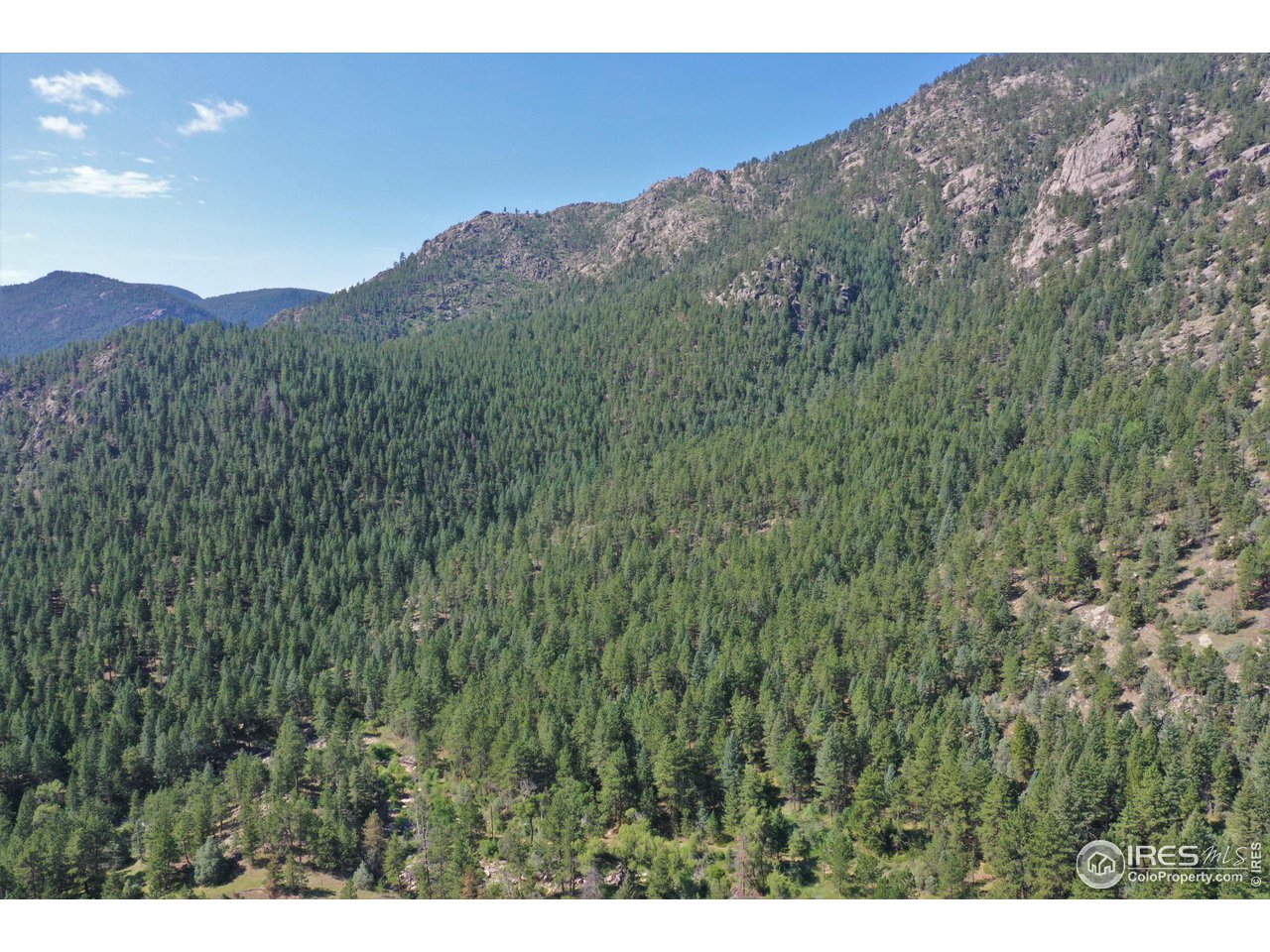 9648 Highway 36 Lyons, CO 80540 - Photo 7 of 31 a view of a dry yard with mountains in the background