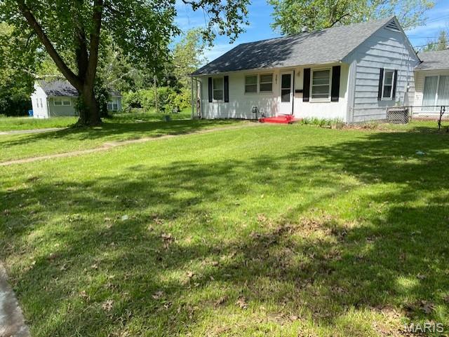 261 Cameron Road St. Louis, MO 63137 - Photo 3 of 16