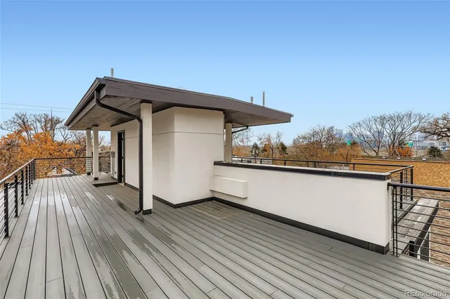 a view of entryway front of house