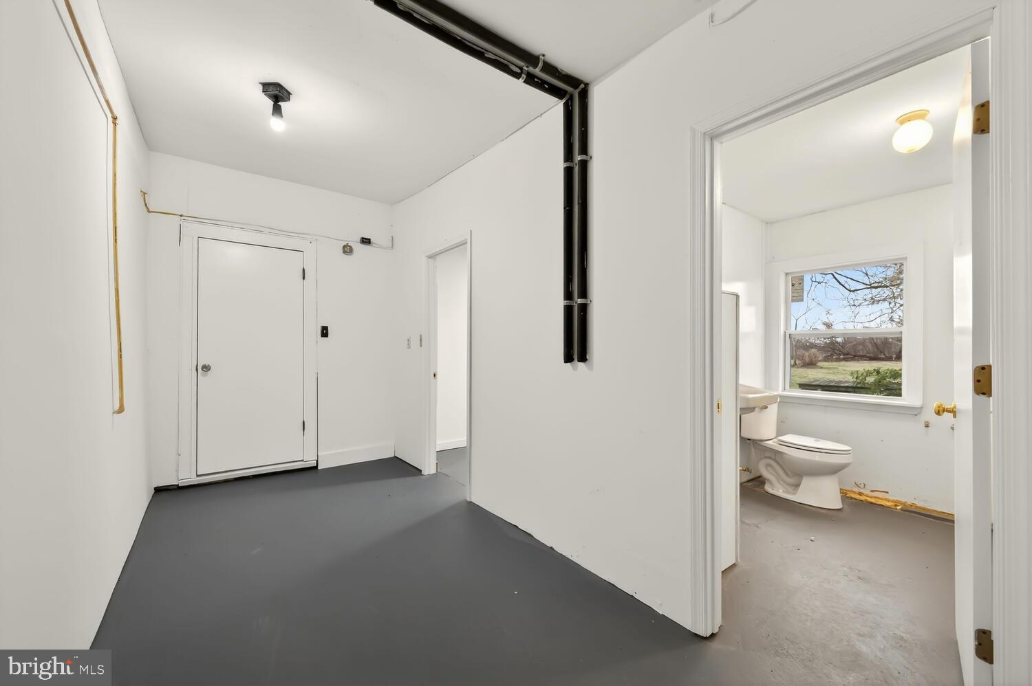 6746 Quaker Neck Road Chestertown, MD 21620 - Photo 24 of 50 Bright and spacious entryway with potential.