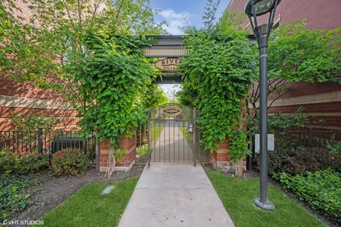 $800,000 | 1035 North Kingsbury Street, Chicago, IL 60610