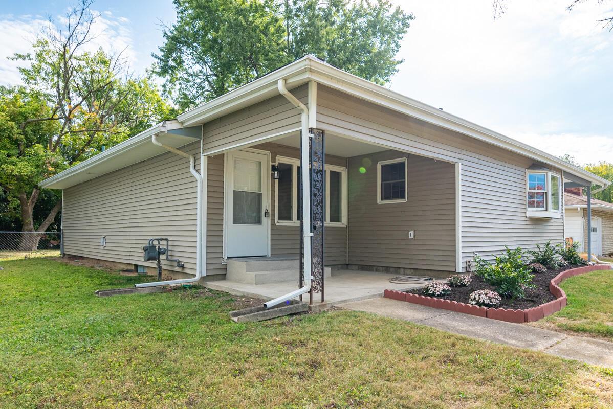 310 Danhurst Road Columbus, OH 43228 - Photo 2 of 26 310 Danhurst Rd - 04