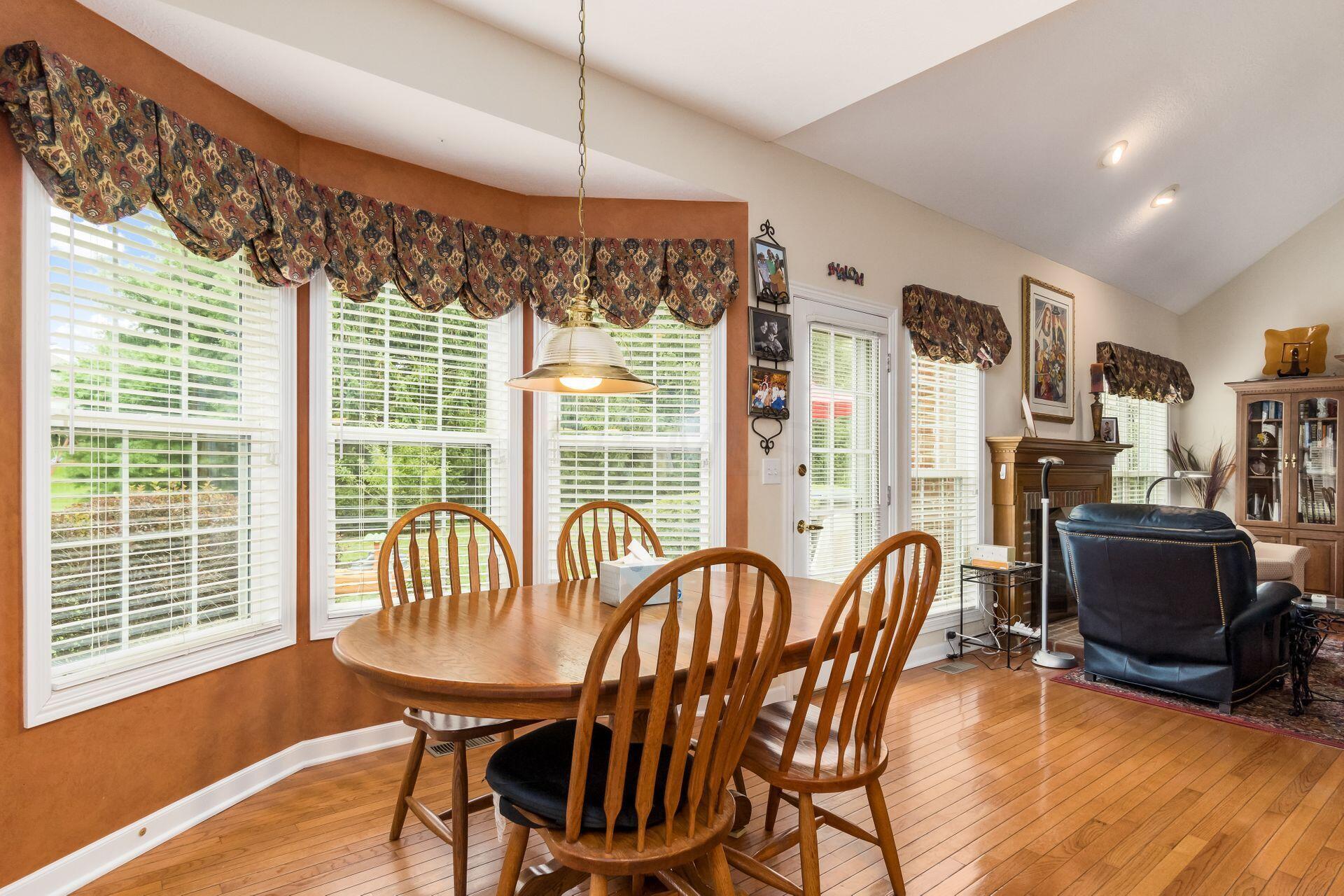 960 Reece Ridge Drive Columbus, OH 43230 - Photo 25 of 66 Eat-in-kitchen