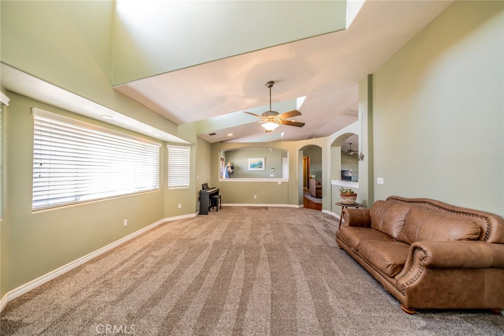 10636 Larch Road Oak Hills, CA 92344 - Photo 19 of 50