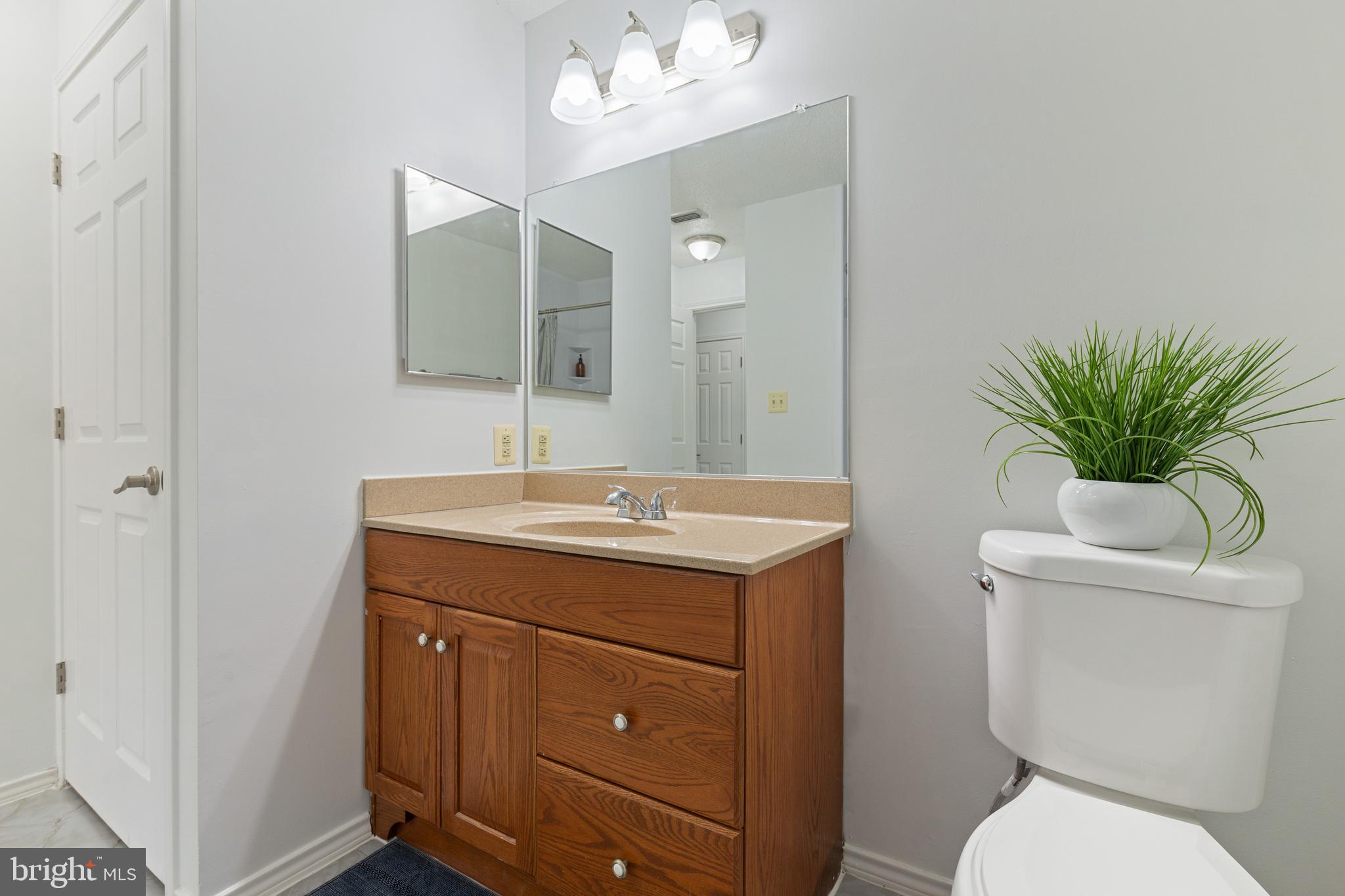 21007 Timber Ridge Terrace, Unit 303 Ashburn, VA 20147 - Photo 23 of 31 Gallery Image 23