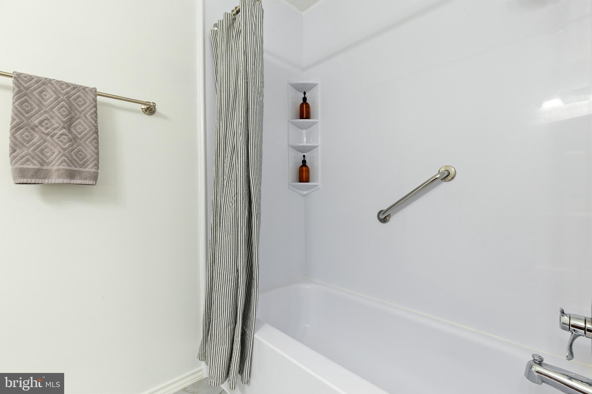 21007 Timber Ridge Terrace, Unit 303 Ashburn, VA 20147 - Photo 25 of 31 Gallery Image 25