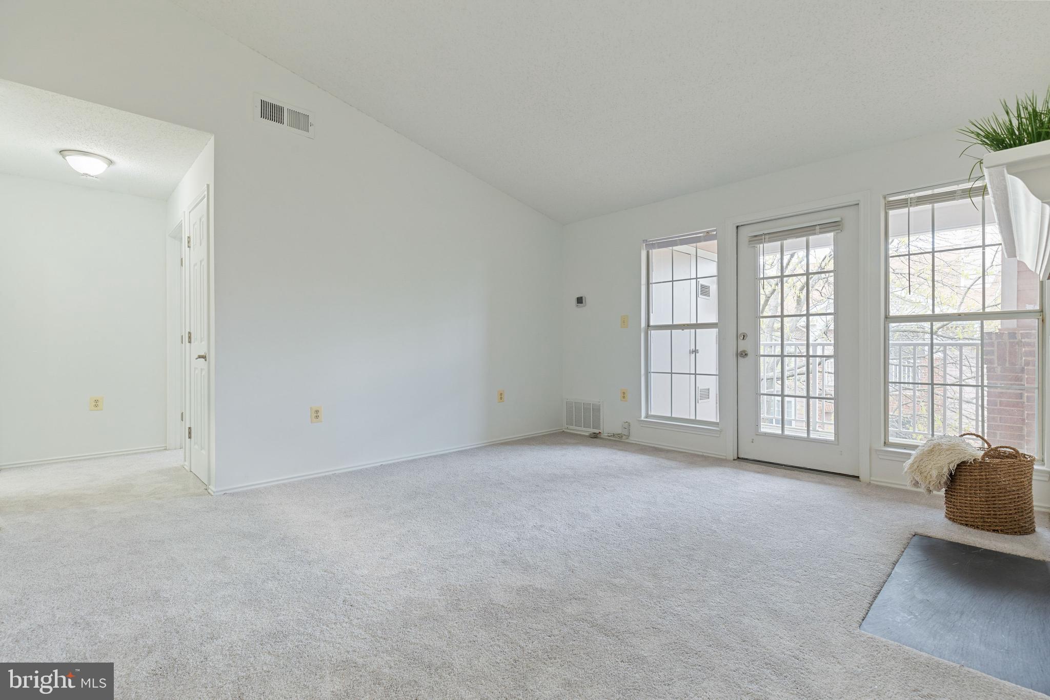 21007 Timber Ridge Terrace, Unit 303 Ashburn, VA 20147 - Photo 6 of 31 Gallery Image 6