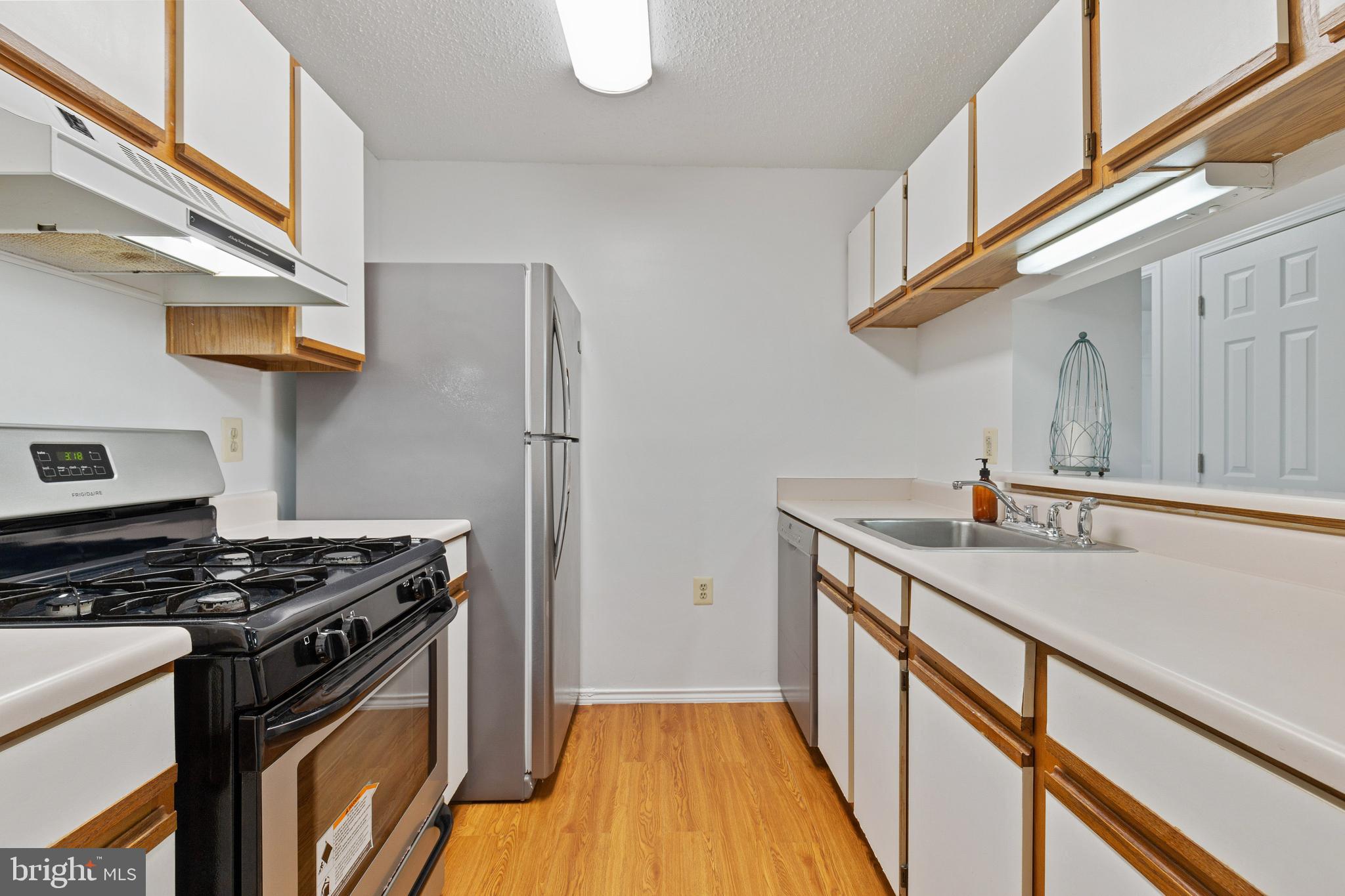 21007 Timber Ridge Terrace, Unit 303 Ashburn, VA 20147 - Photo 10 of 31 Gallery Image 10