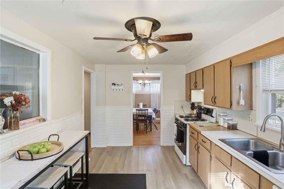 160 Wood Road Greece, NY 14626 - Photo 11 of 34