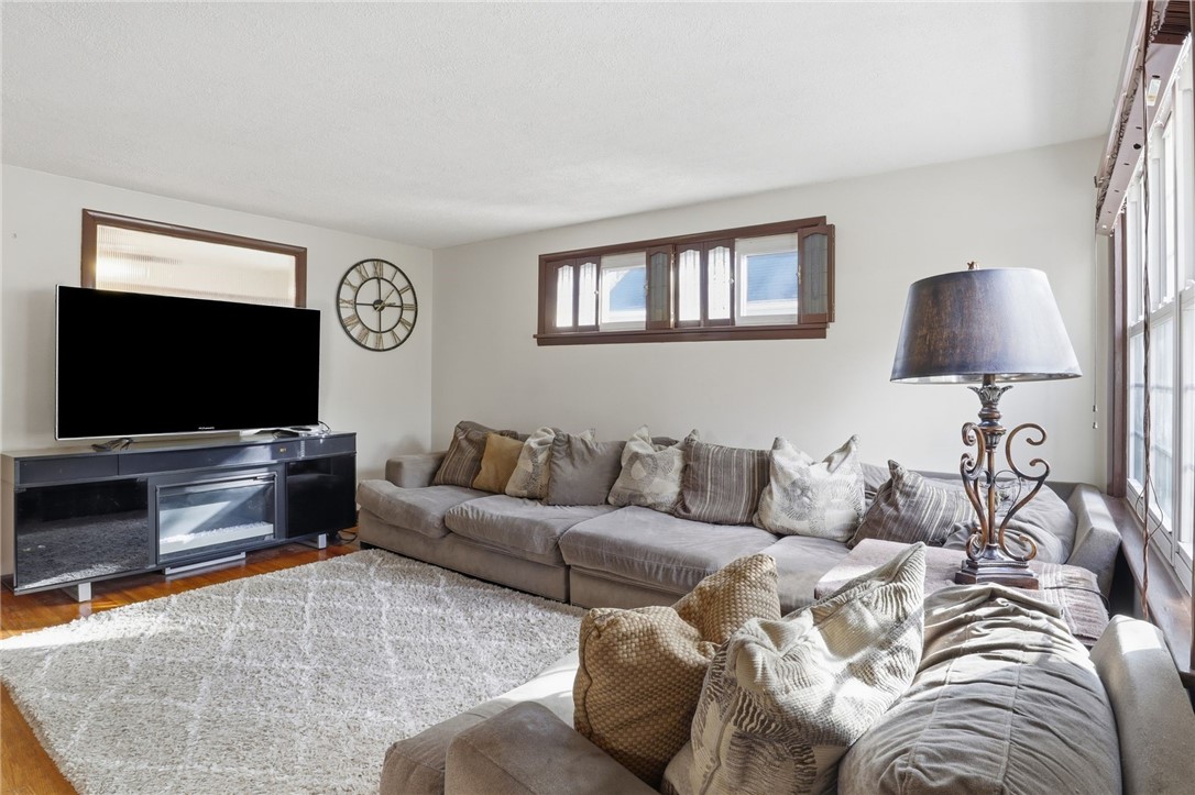 160 Wood Road Greece, NY 14626 - Photo 5 of 34