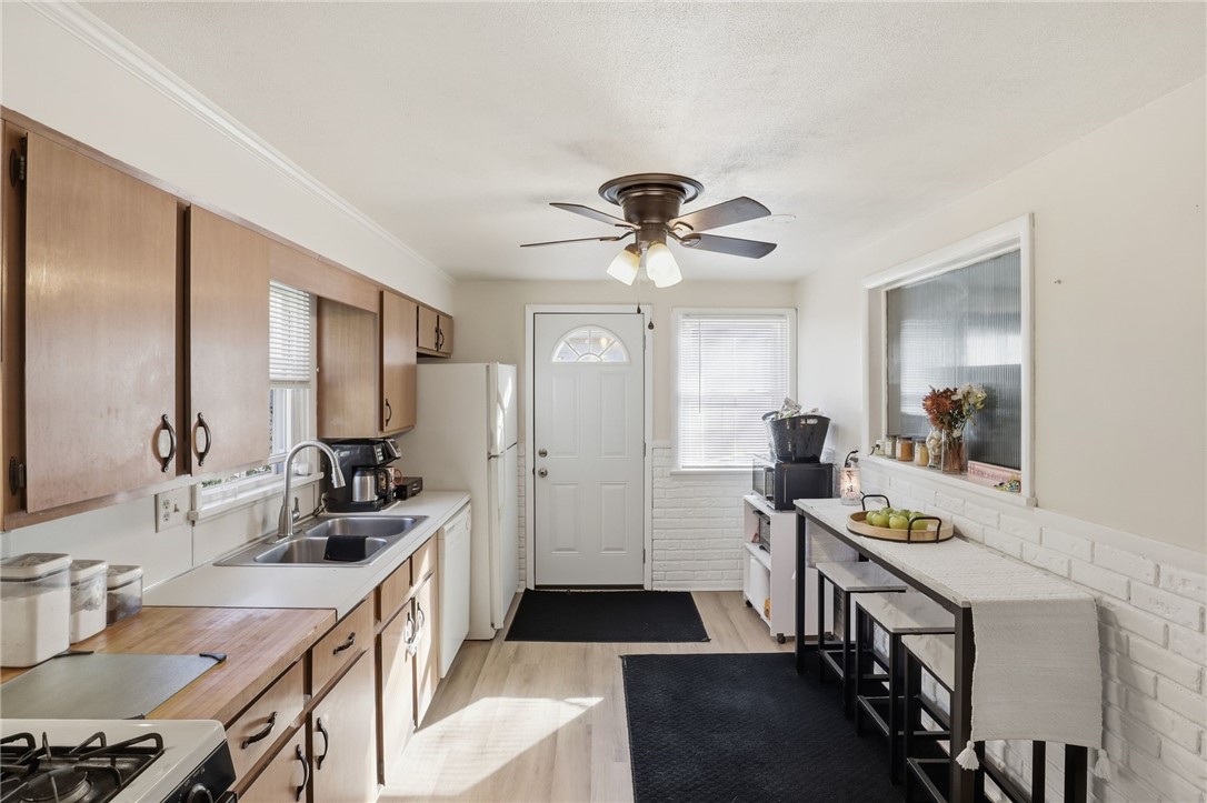 160 Wood Road Greece, NY 14626 - Photo 9 of 34