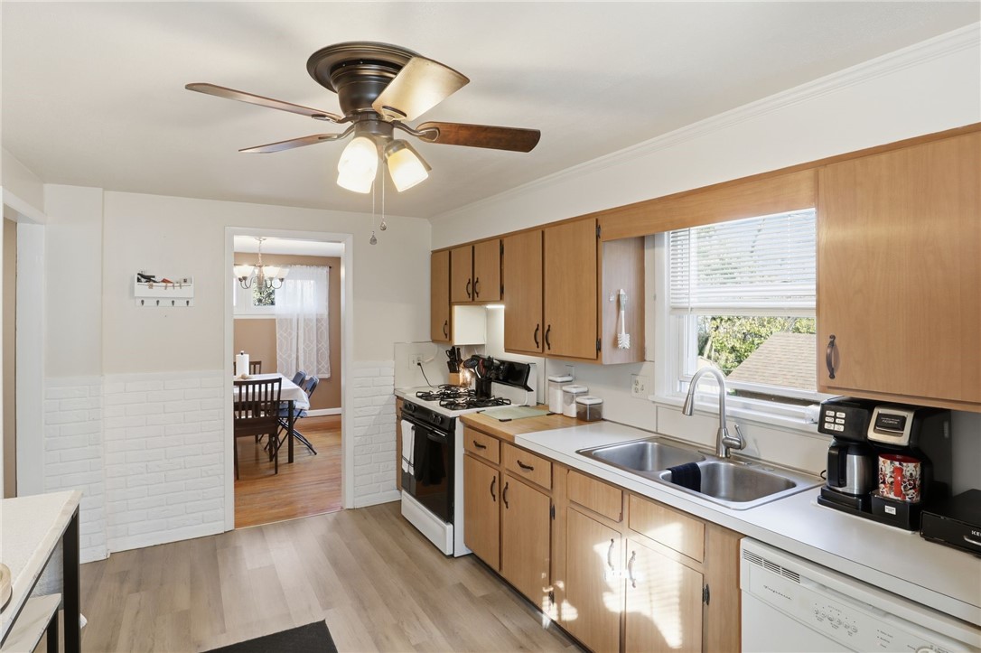 160 Wood Road Greece, NY 14626 - Photo 10 of 34