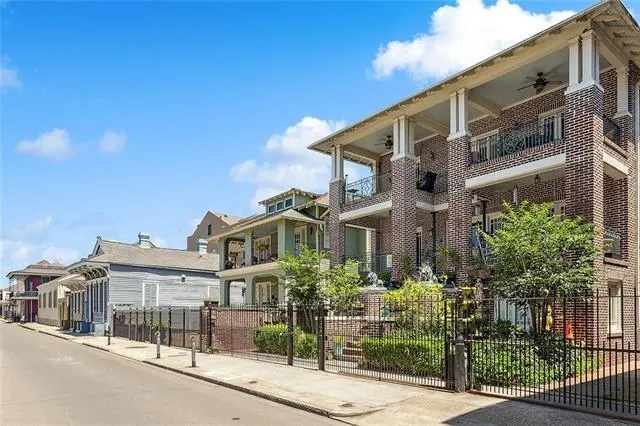 $2,000 | 918 Dauphine Street, Unit 5, New Orleans, LA 70116