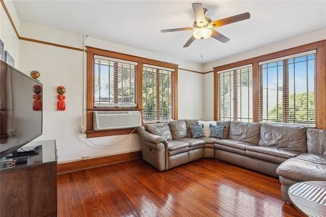 $2,000 | 918 Dauphine Street, Unit 5, New Orleans, LA 70116