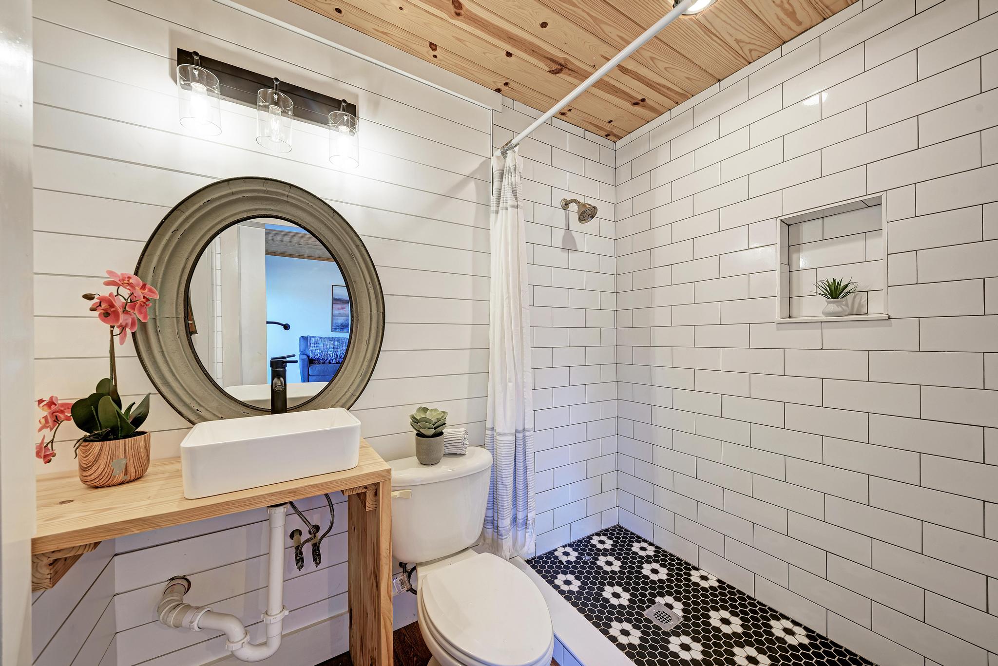 255 Glasscock Road Liberty Hill, TX 78642 - Photo 26 of 39 Studio apartment bath