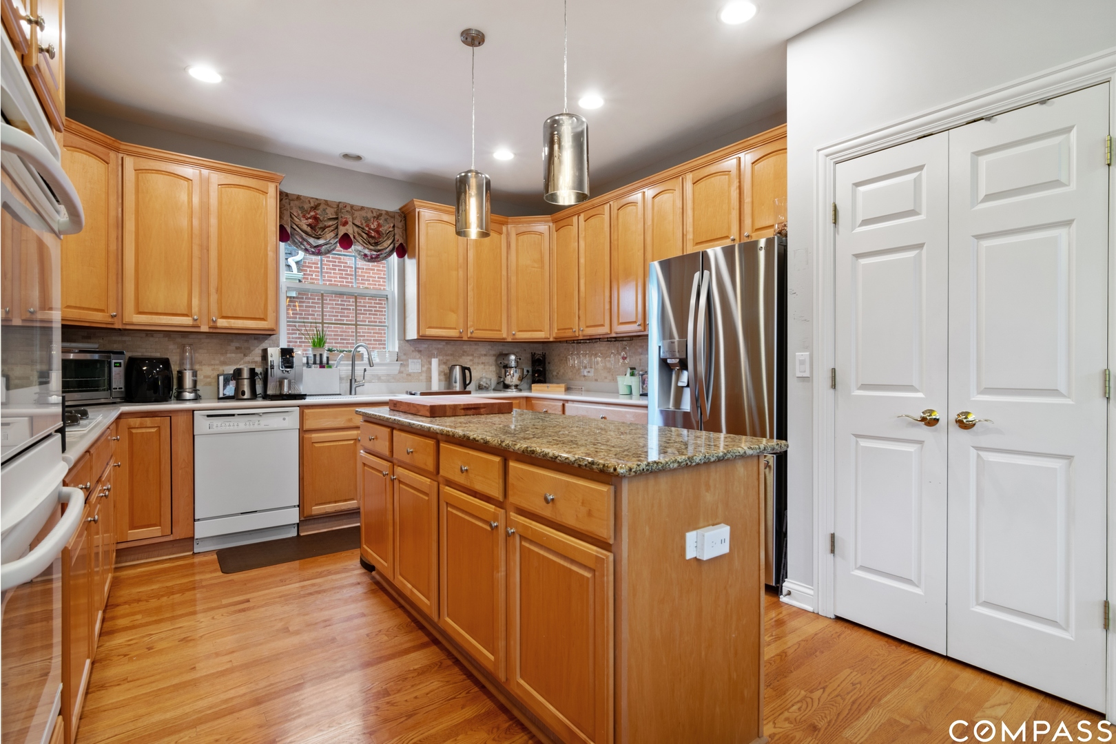 1659 Constitution Drive Glenview, IL 60026 - Photo 12 of 23