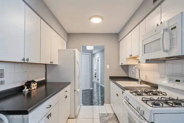 $206,000 | 40 North Tower Road, Unit 14A, Oak Brook, IL 60523