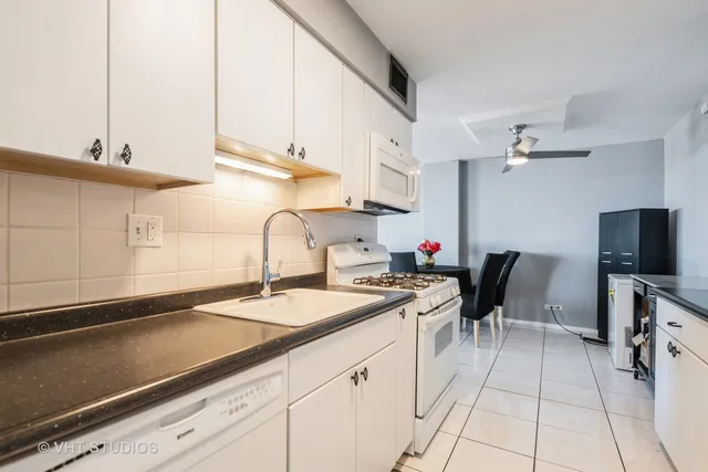 $206,000 | 40 North Tower Road, Unit 14A, Oak Brook, IL 60523