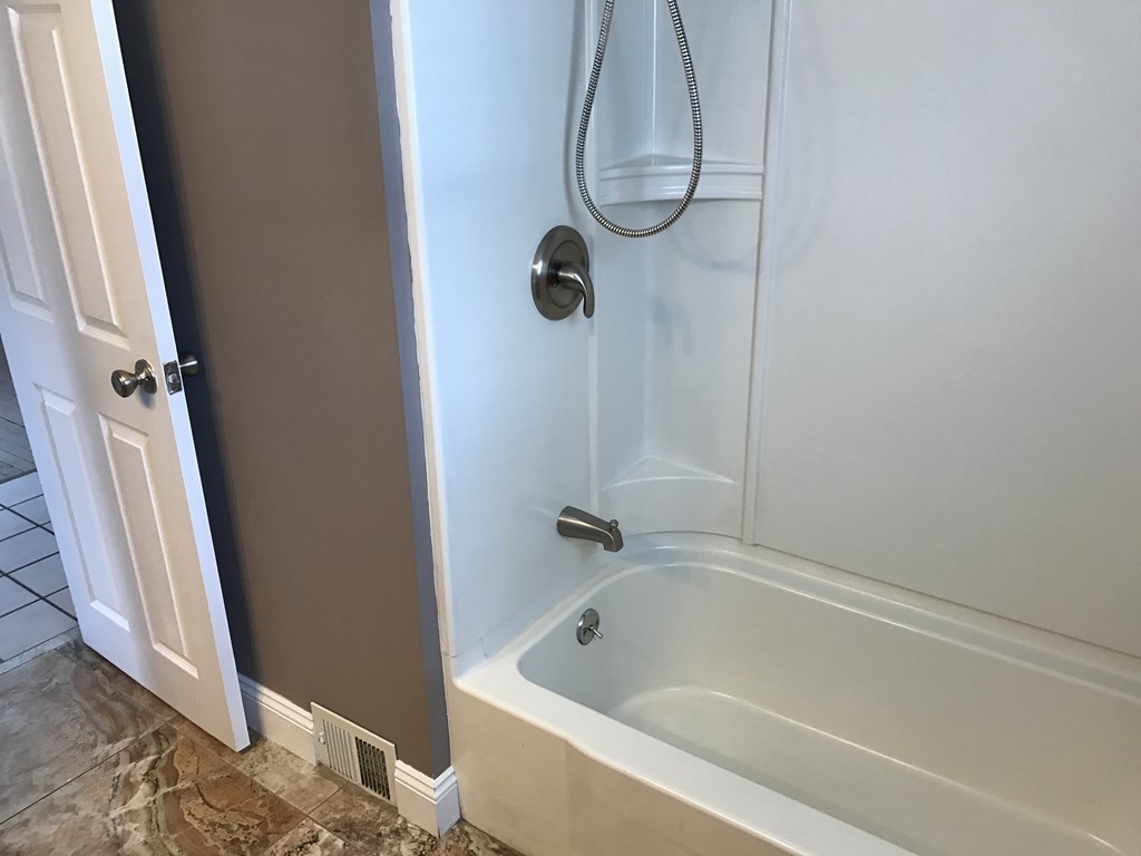 47 Healey Street Springfield, MA 01151 - Photo 9 of 22 a bathroom with a shower and tub
