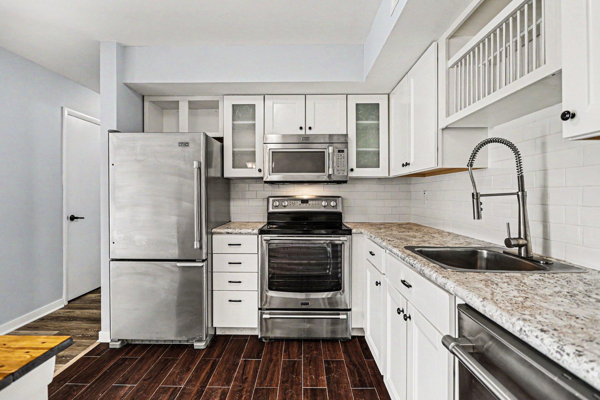 734 West Kilgore Road, Unit 303 Kalamazoo, MI 49008 - Photo 3 of 33 Kitchen