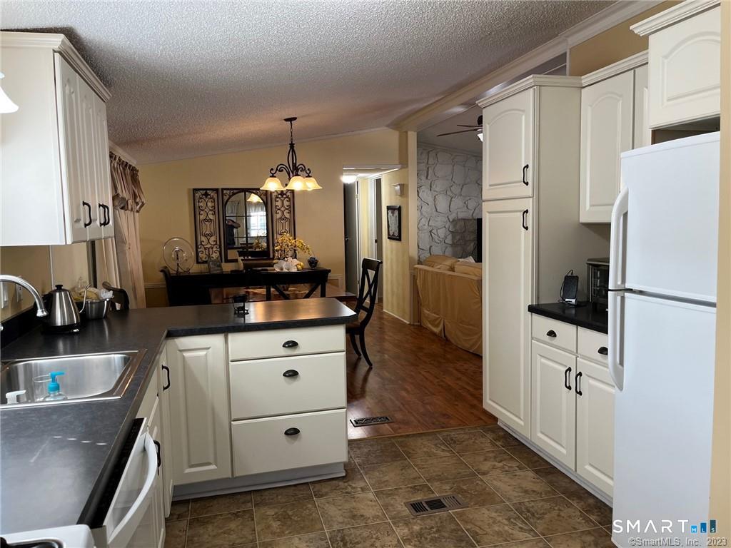 1070 Amity Road Bethany, CT 06524 - Photo 22 of 31