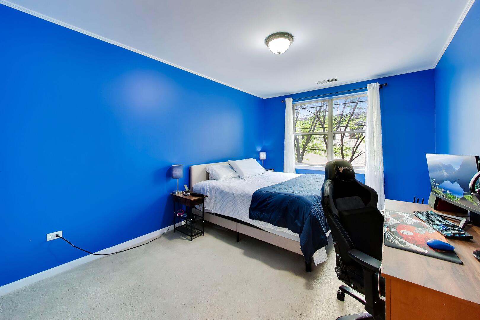 6436 Roosevelt Road, Unit 212 Oak Park, IL 60304 - Photo 13 of 22 a bedroom with a bed and a chair