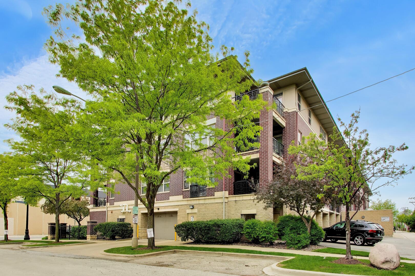 6436 Roosevelt Road, Unit 212 Oak Park, IL 60304 - Photo 17 of 22 a front view of a building with trees