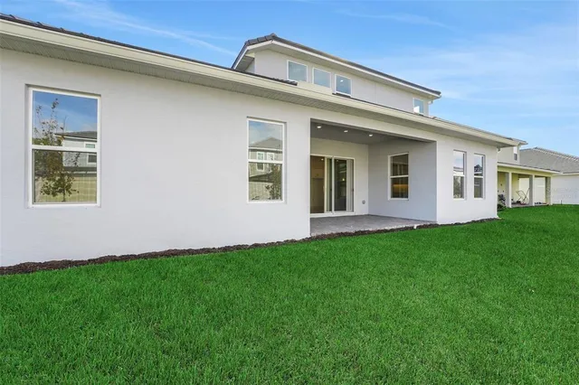 a view of a house with backyard and garden