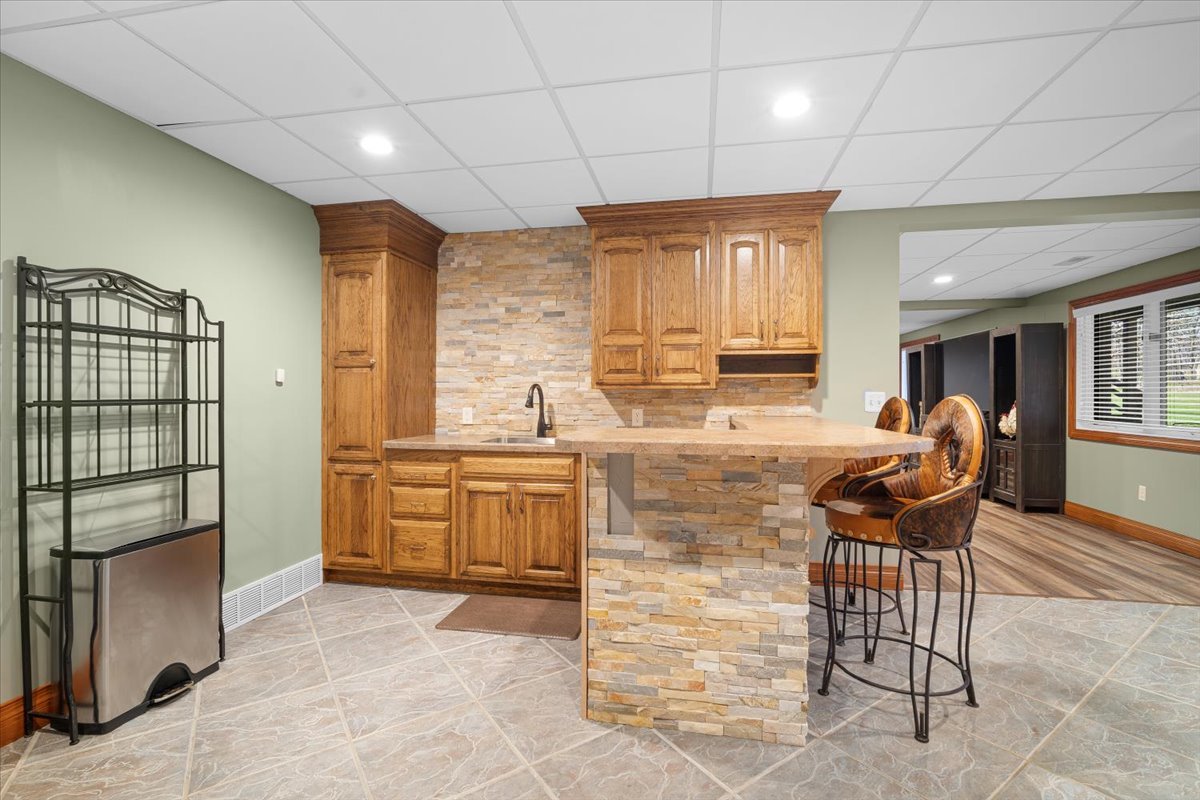 9852 Old Sawmill Road Bloomington, IL 61705 - Photo 15 of 34 Gallery Image 15