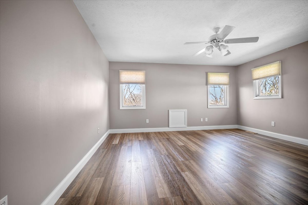 9852 Old Sawmill Road Bloomington, IL 61705 - Photo 24 of 34 Gallery Image 24