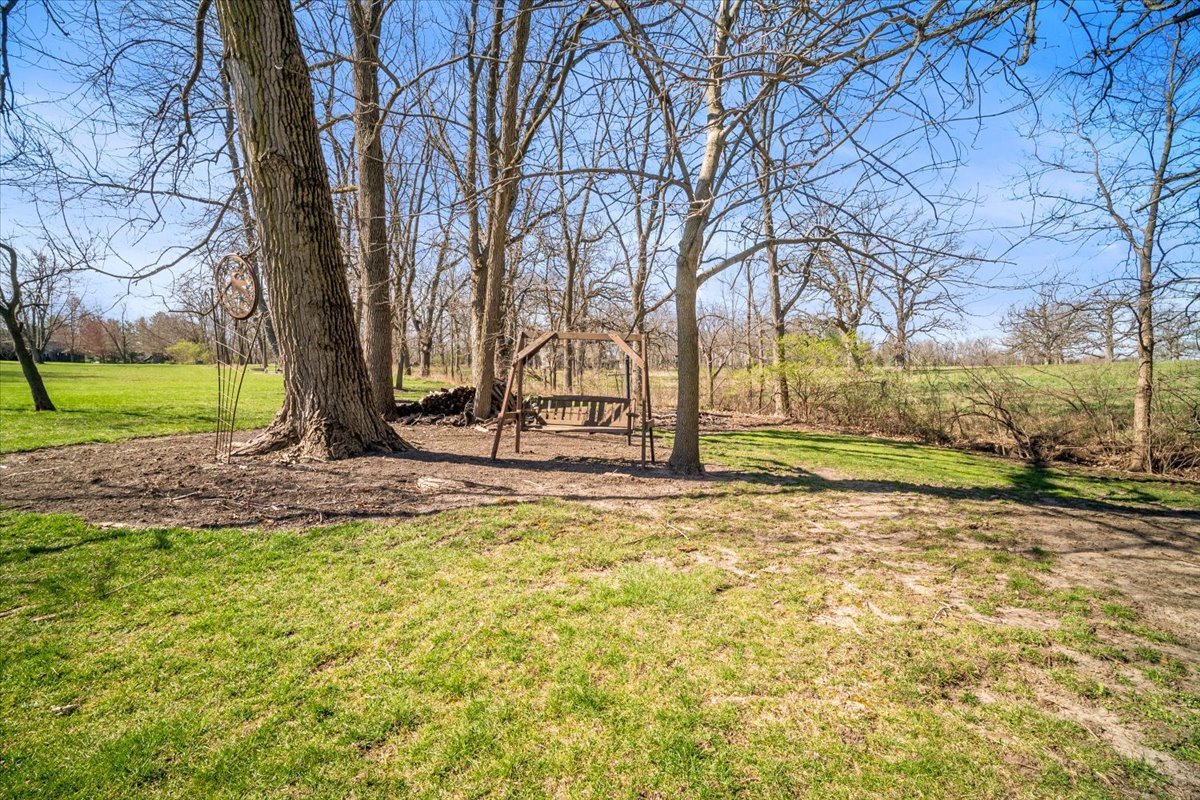 9852 Old Sawmill Road Bloomington, IL 61705 - Photo 28 of 34 Gallery Image 28