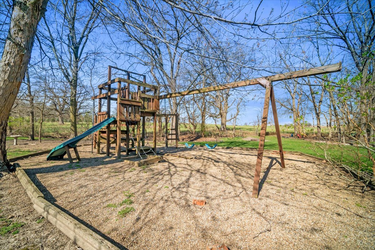 9852 Old Sawmill Road Bloomington, IL 61705 - Photo 29 of 34 Gallery Image 29