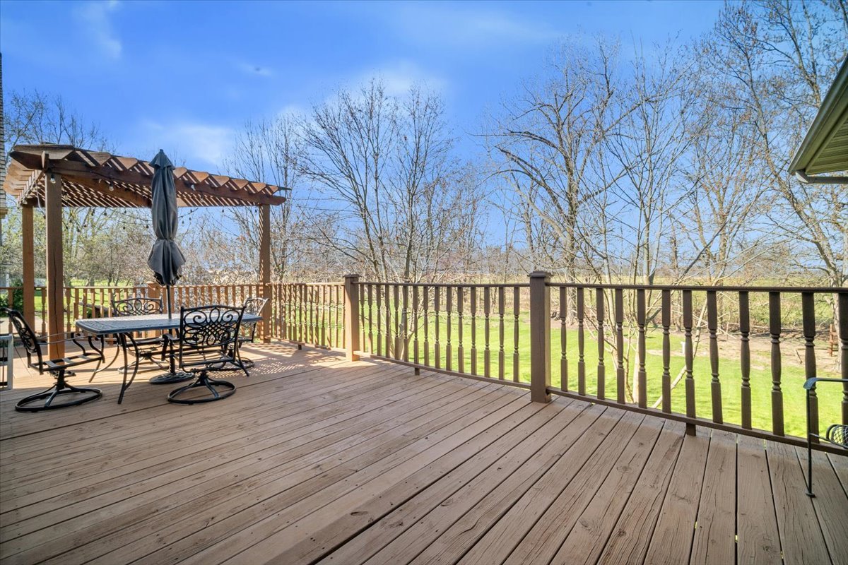 9852 Old Sawmill Road Bloomington, IL 61705 - Photo 3 of 34 Gallery Image 3