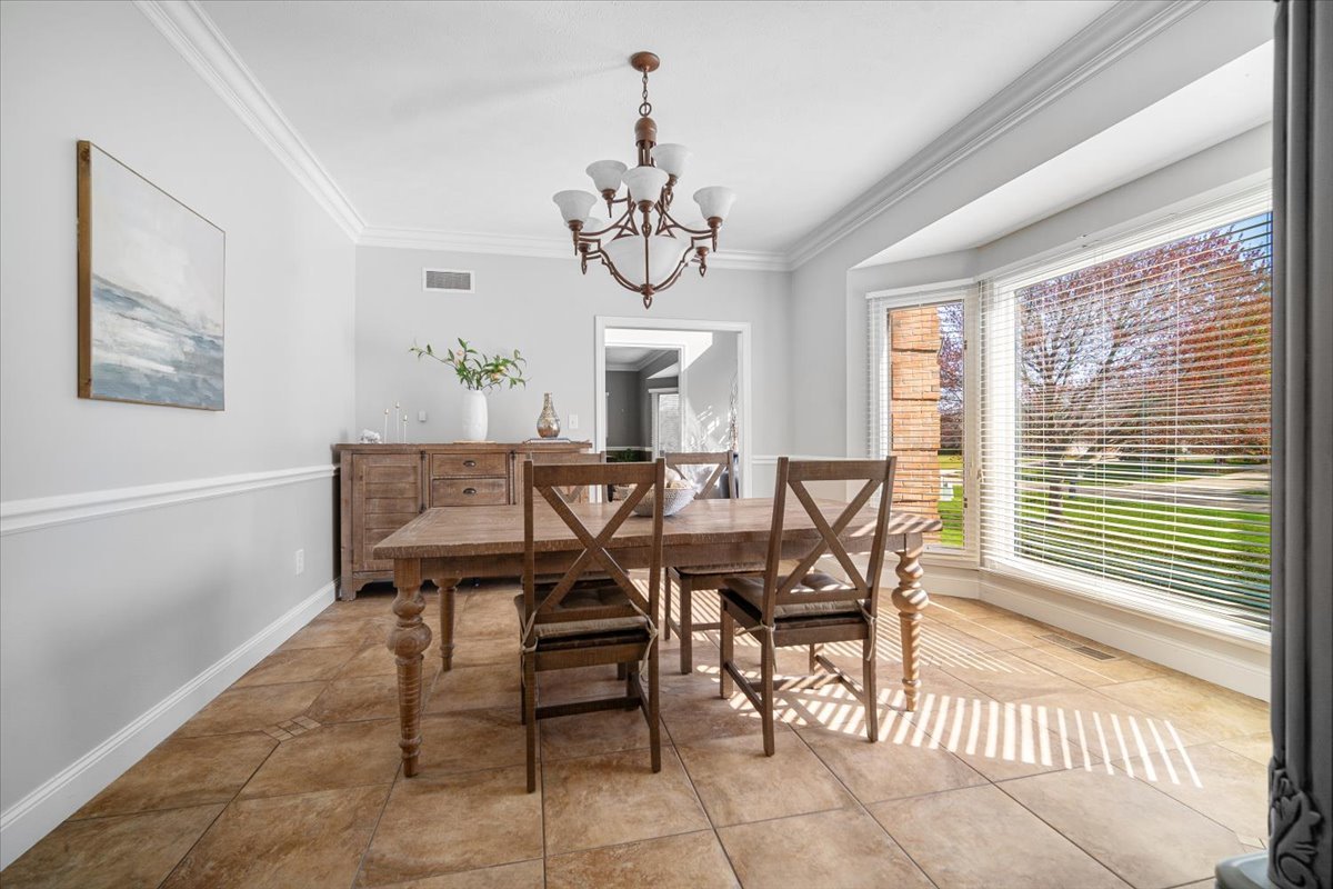 9852 Old Sawmill Road Bloomington, IL 61705 - Photo 4 of 34 Gallery Image 4