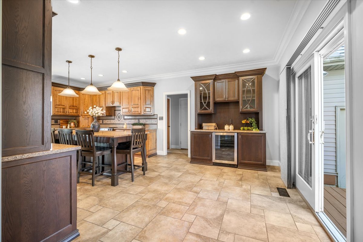 9852 Old Sawmill Road Bloomington, IL 61705 - Photo 8 of 34 Gallery Image 8