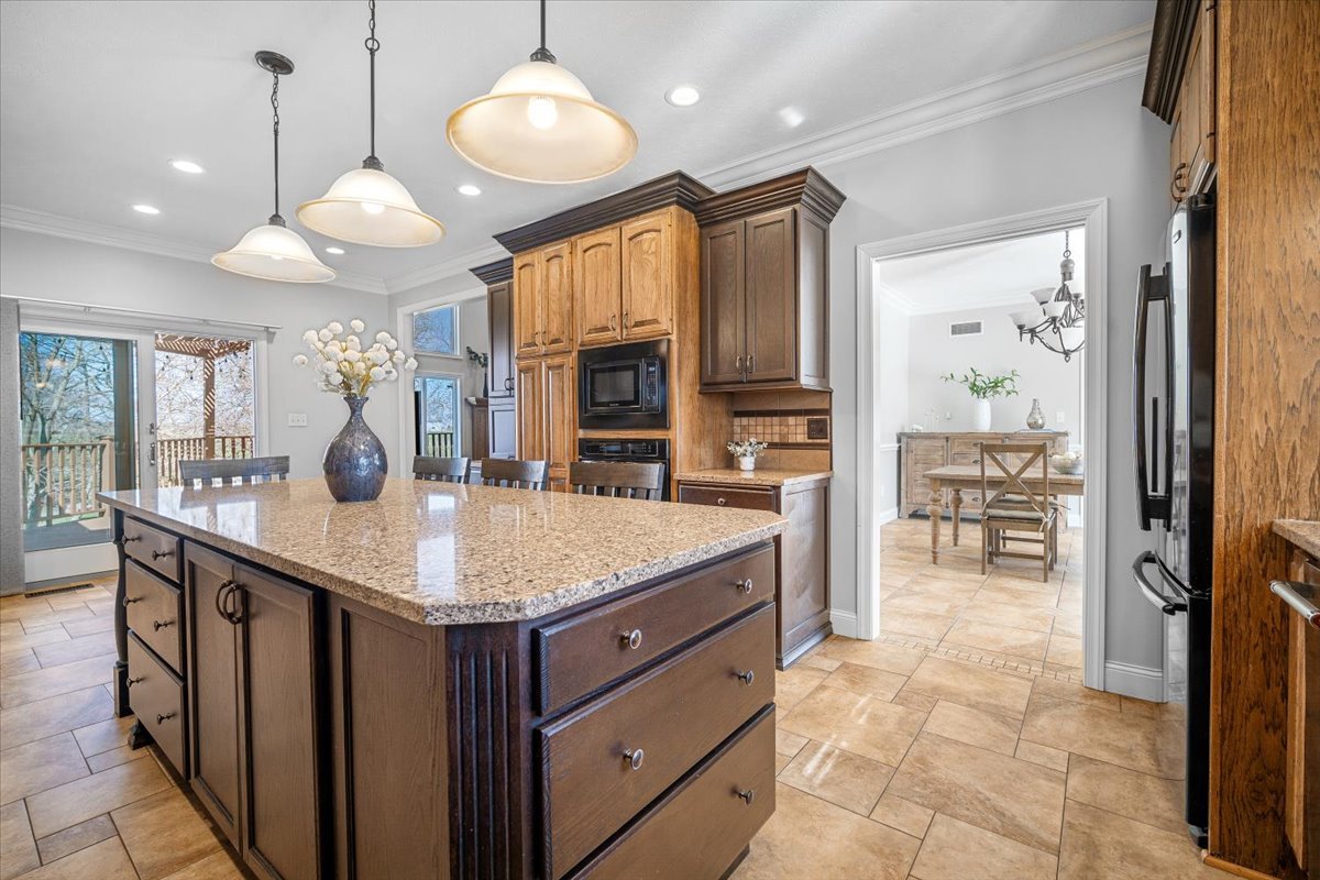 9852 Old Sawmill Road Bloomington, IL 61705 - Photo 9 of 34 Gallery Image 9
